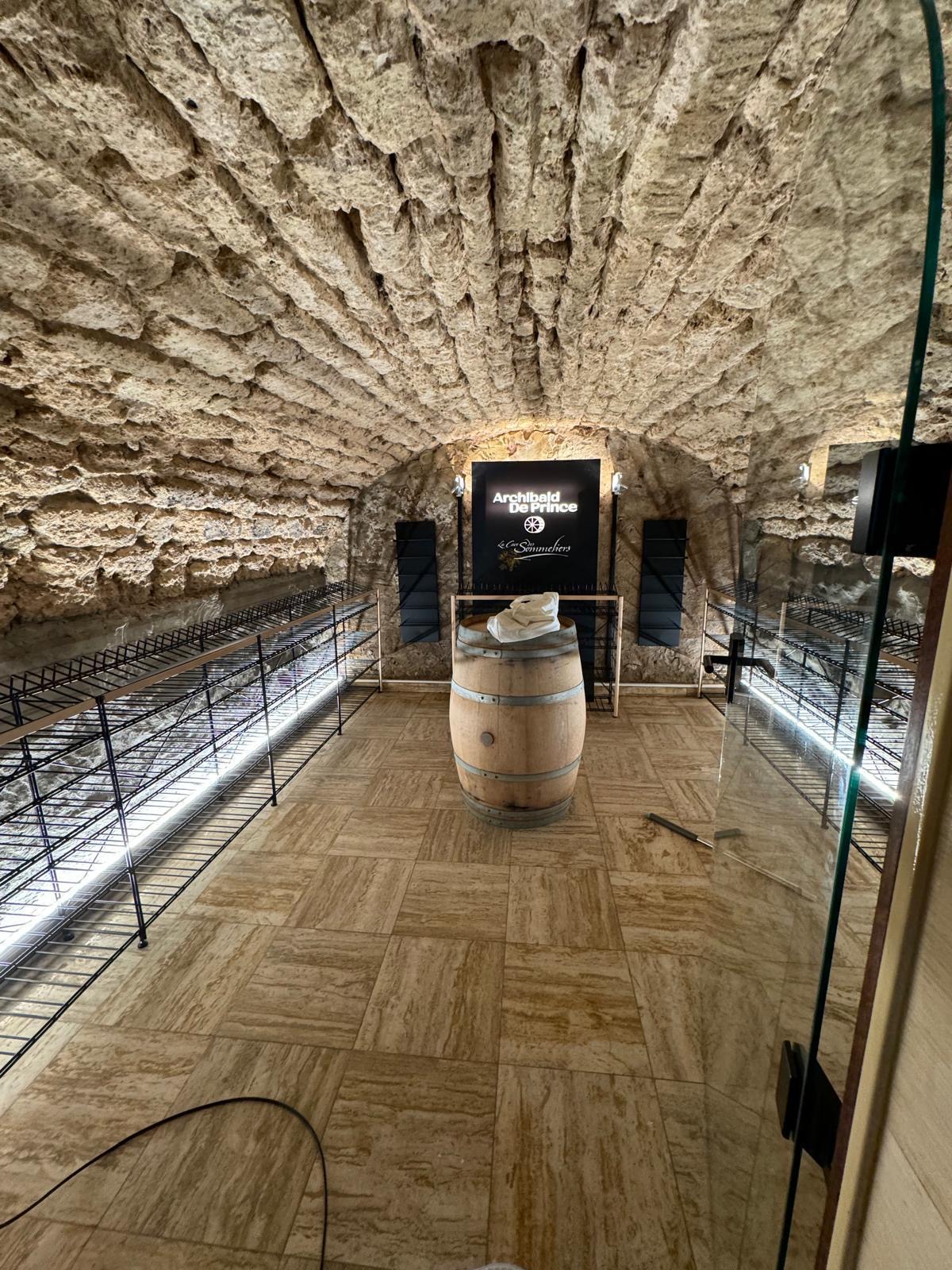 Cave à vin avec éclairage LED intégré